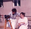 Ana i eljko s malim teleskopom na bolnikoj terasi