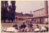 Spinalni centar u Fontainebleau u Francuskoj 1963. (para/tetraplegiari u parku Centra)